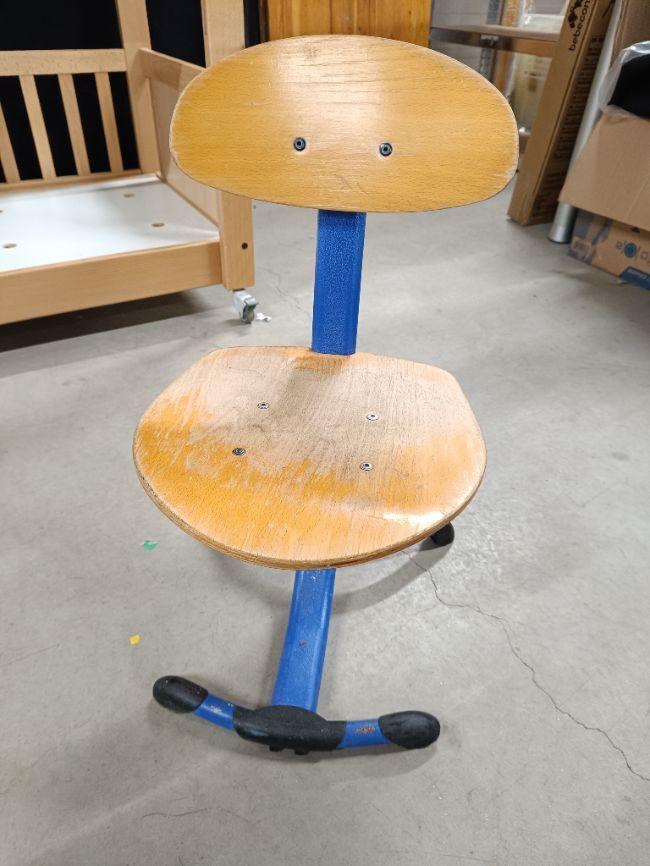 Chaise Maternelle Fixe Bleu - 31 cm État correct -  reconditionné disponible sur Label Emmaüs